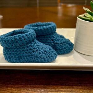 Crochet handmade by me baby booties.  Size 3-6 months.​